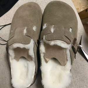 Oem Birkenstocks para zuecos cerrados forrados de lana Zapatillas de Casa de piel de oveja unisex Logotipo personalizado Antideslizante Otoño Directo de fábrica - Product Image 1