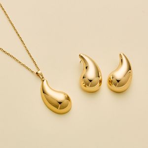 <span class=keywords><strong>Set</strong></span> di <span class=keywords><strong>Orecchini</strong></span> e Collana Unisex in Stile Lussuoso a Forma di Farfalla, Moda Europea e Americana, Realizzato in Acciaio Inossidabile - Product Image 5