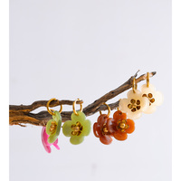 Anting-anting gantung bunga resin imut dan trendi JINYOU 7375, berlapis emas 18K, terbuat dari baja anti karat, cocok untuk pemakaian sehari-hari