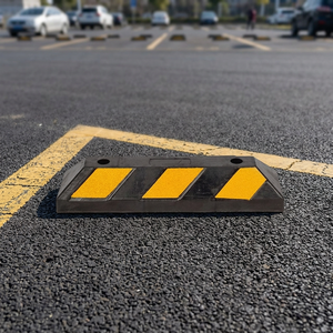 Wesure S3110 - Barreras de Estacionamiento de Goma Resistentes de 550x150x100mm, con 3 Franjas de Perlas de Vidrio, Fácil Instalación, para Estacionamientos - Product Image 3