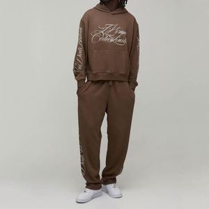 Ensemble de survêtement vintage personnalisé pour homme, sweat-shirt et pantalon de survêtement marron à calligraphie - Product Image 1
