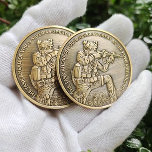 Artisanat d'estampage <span class=keywords><strong>personnalisé</strong></span> en usine faisant à bas prix Souvenir de Noël Souvenir Société Logo Or Brillant Jeu <span class=keywords><strong>Jeton</strong></span> - Product Image 1