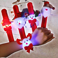Bracelet lumineux de Noël en tissu peluche motif Père Noël, non toxique, avec anneau à pression, cadeau décoratif pour poignet, jouet lumineux