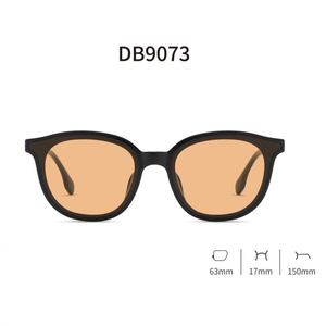 نظارات شمسية نسائية عالية الجودة نظارات بصرية أنيقة بإطار أحمر من الشركة المصنعة للطلب عبر الإنترنت - Product Image 2