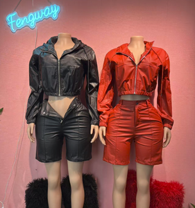 طقم نسائي من قطعتين لخريف 2025، جاكيت كاجوال بغطاء للرأس من الجلد الصناعي مع سحاب وأكمام طويلة + شورت متناسق من الجلد الصناعي - Product Image 1