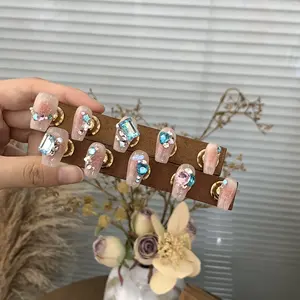 2025 nouvelles idées de produits 10 pièces oeil de chat 3D fleurs diamant court carré Portable bricolage français à la main presse sur les <span class=keywords><strong>ongles</strong></span> pour la fête - Product Image 5