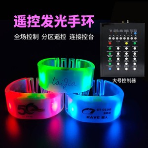 Bracelets LED télécommandés en PVC lumineux avec impression de logo pour événements, fêtes et concerts - Product Image 3