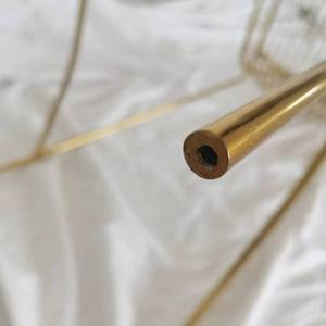 شبكة كوتيل لوسي حديثة قابلة للتكديس ، إطار معدني ذهبي مصنوع يدويًا ، بارستول على طاولة عالية للمناسبات - Product Image 5