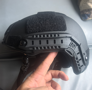 SF 1080g หมวกกันน็อคสีดำ PC พร้อมสายรัดที่สามารถปรับได้และขายึดสำหรับการป้องกันกลางแจ้ง - Product Image 3
