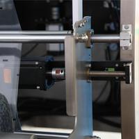Machine verticale automatique de remplissage, d'emballage, d'étiquetage et de scellage pour poudres, granulés, sachets, pochettes, sacs de forme, bâtonnets, sauces et boissons