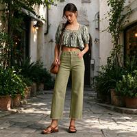 Jean droit taille haute vert olive avec ourlet brut et pantalon en denim pour femme, idéal pour les trajets quotidiens en automne