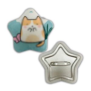 도매 판촉 선물 메이커 일괄 인쇄 애니메이션 별 모양 금형 금속 주석 단추 핀 배지 - Product Image 4