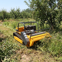Tondeuse à fléaux télécommandée sur chenilles 800 mm avec accessoire de déneigement en option pour clôtures agricoles