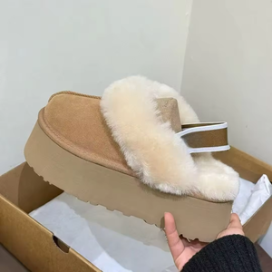 Botas de nieve de cuero con suela gruesa al por mayor, pantuflas de piel suave para mujer, botas de nieve de plataforma de alta calidad para exteriores. - Product Image 1