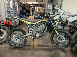 Motocicleta Eléctrica de Largo Alcance Surron Ultra Bee, Batería de 74V 55Ah, 62 Millas de Autonomía, Enduro, Alto Torque - Product Image 2