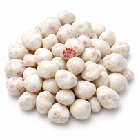 HALAL Groothandel Witte Chocolade Bedekte Gedroogde Aardbeienstukjes Gum Arabica Klaar om te eten Snack 6kg/doos voor Detailhandel