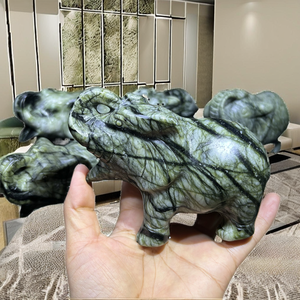 Vente en gros de l'ornement éléphant en jade gravé, en résine et cristal naturel, avec un thème d'amour tendance - Product Image 2