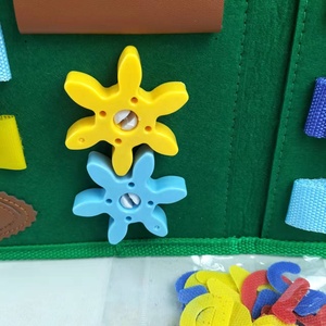 知育玩具 フェルト製 ビジーボード モンテッソーリ お着替え練習 幼児向け 感覚玩具 - Product Image 3