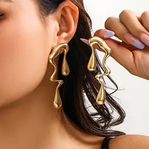 레트로 펑크 힙합 골드 도금 액체 금속 스터드 귀걸이 여성을위한 불규칙한 물방울 귀걸이 긴 귀걸이 보석