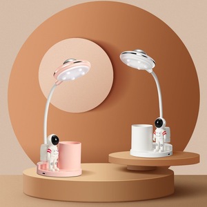 Lampe de lecture de dessin animé pour la protection des yeux, lampe de bureau décorative, <span class=keywords><strong>projecteur</strong></span> rechargeable 1200 mAh, veilleuse de chevet pour le sommeil - Product Image 1