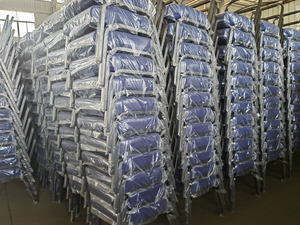 Cadeira de Igreja Empilhável com Estrutura de Ferro de 18,5 Polegadas para Atacado Barato, Logotipo Personalizável e Almofada Espessa Interligada - Product Image 4