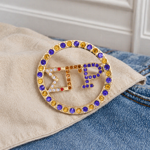 Nuevo Diseño, Broche Metálico con Incrustaciones de Diamantes Amarillos, Azules y Rojos, Letra de Servicio de la Hermandad Diva Nine, SGRHO, Sigma Gamma Rho - Product Image 3