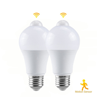 Bombilla LED con Sensor de Movimiento PIR E27, Bombilla de Seguridad Automática del Anochecer al Amanecer para Interiores, Exteriores, Garaje, Porche, Puerta Principal