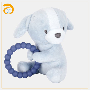 Juguete de Peluche Colgante <span class=keywords><strong>para</strong></span> Cuna y Cochecito, Diseño Original, Suave y Seguro, con Anillo de Silicona, Sonajero, Juguete de Actividad <span class=keywords><strong>para</strong></span> Bebés, Perro y Conejo - Product Image 1