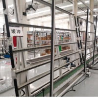 Banc d'assemblage pour cadres de fenêtres en aluminium et UPVC