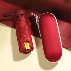 Paraguas de Bolsillo Plegable de 5 Secciones, Portátil, con Varillas de Aleación, Logotipo Personalizado, Mango de Plástico, Doble Uso, Protección Solar y Contra la Lluvia, Revestimiento Negro UV - Product Image 1