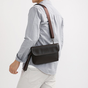 กระเป๋าคาดลำตัวผู้ชายแบบมินิมอล OEM ODM รับทำโลโก้ สายปรับได้ ช่องใส่ของหลายช่อง กระเป๋าสะพายไหล่ลำลองสำหรับใช้ในชีวิตประจำวันในเมือง - Product Image 2
