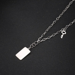 Colgante Rectangular de Acero Inoxidable con Acabado Pulido, Colgante con Forma de Llave y Logotipo Personalizado, Joyería - Product Image 4