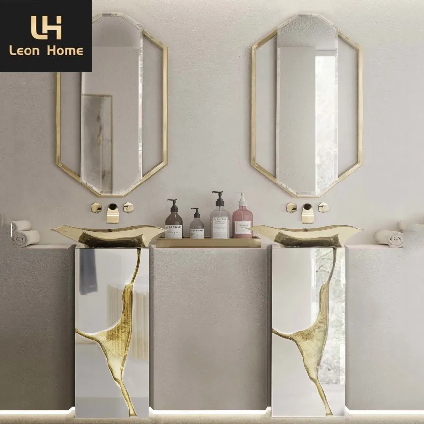 Lavandino di lusso in stile unico lavabo da bagno in oro con lavabo a specchio wc mobili da bagno per Hotel Villa