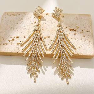 أقراط أنيقة مطلية بالذهب من حجر الراين الهندسي على الطراز الأوروبي وأمريكي ، فاخرة فاخرة خفيفة من أوراق الشجر - Product Image 4