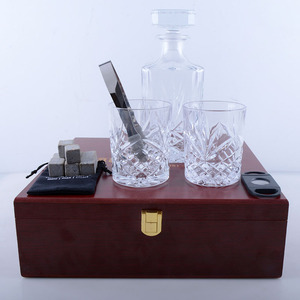 Set Moderno di Decanter per <span class=keywords><strong>Whisky</strong></span> in Vetro Quadrato con Scatola in Legno 750ml Bicchieri in Acciaio Inox per Vino e Bevande Logo Personalizzato Tipo Vetro Trasparente - Product Image 2