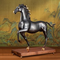 Ornement de cheval en métal pour le succès au bureau, décoration de luxe haut de gamme pour salon, cave à vin, cadeau de pendaison de crémaillère