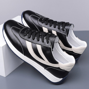 รองเท้ากีฬาหนังวัวแท้สำหรับผู้ชาย สีขาว ระบายอากาศได้ดี กันลื่น เหมาะสำหรับกิจกรรมกลางแจ้งและสวมใส่ลำลอง - Product Image 2