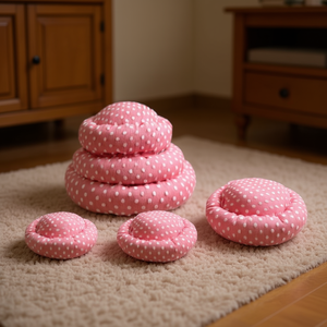 Set di 3 Lettini Rotondi per Animali Domestici in Velluto di Cotone Jacquard con Puntini Rosa - Product Image 3