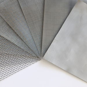 Maille de tamis en acier inoxydable 304 de haute qualité, à trous carrés, soudée, résistante à la corrosion, 20-300 mailles, pour utilisation dans l'industrie chimique - Product Image 1