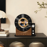 Horloge de table/bureau en acrylique rétro à quartz - Horloge silencieuse sans rythme, style lecteur de musique, design américain pour salons et chambres