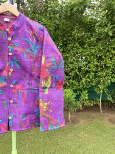 Veste matelassée à imprimé floral de qualité supérieure pour femmes |   Vêtements d'extérieur en coton rembourrés et doux |   Veste de mode légère faite à la main - Product Image 5