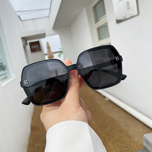 Lunettes de soleil pour femmes de la marque B, UV400, polarisées, monture en PC, lentilles TAC, type 3, pare-soleil, couleur noire, YC022 F1 - Product Image 2