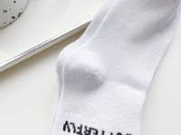 Chaussettes courtes papillon noir et blanc personnalisées, tendance, décontractées, pour skateboard, automne, pour femme, antibactériennes, avec revers, usage quotidien