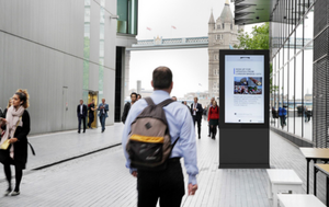 Chiosco <span class=keywords><strong>digitale</strong></span> esterno Full HD con Touch Screen e controllo della temperatura per <span class=keywords><strong>Area</strong></span> pubblica - Product Image 4