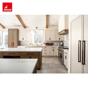 Mobile da Cucina Ecologico in <span class=keywords><strong>Legno</strong></span> Alland con Modanature Francesi, Armadio Laccato Beige Europeo e Isola Doppia in Rovere Bianco - Product Image 4