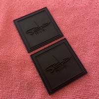 Écusson en PVC 3D personnalisé pour chapeau souple, étiquette en PVC avec logo en relief noir pour pantalons