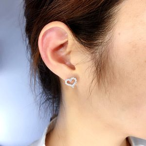Orecchini a perno con cristalli a forma di cuore da donna, accessori di moda dolci e minimalisti per l'uso quotidiano - Product Image 4