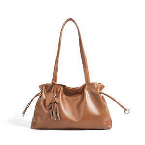 Sac fourre-tout pour femme couleur thé au lait, boucle magnétique, style minimaliste carré horizontal, tenues de tous les jours, automne hiver 2025 - Product Image 5
