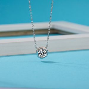 Collar de Moissanita con Colgante de Oro Plateado sobre Plata de Ley 925 y Silicona, 1 Quilate, Corte Redondo - Product Image 2