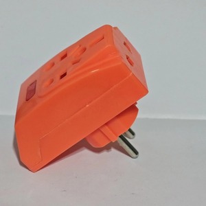 Adaptador de Enchufe Estándar Europeo con Puerto USB, Enchufe de Viaje de Plástico con 1 Salida y Conexión a Tierra, Origen Wenzhou - Product Image 2